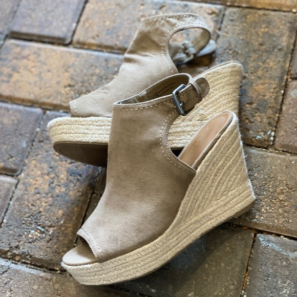 Boho Taupe Frabric Peep Toe Platform Raffia Wedge - Picture 2 of 7